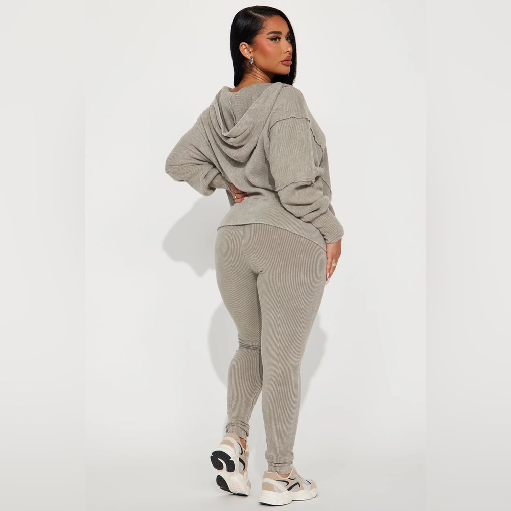 Two-Piece Set - image 2